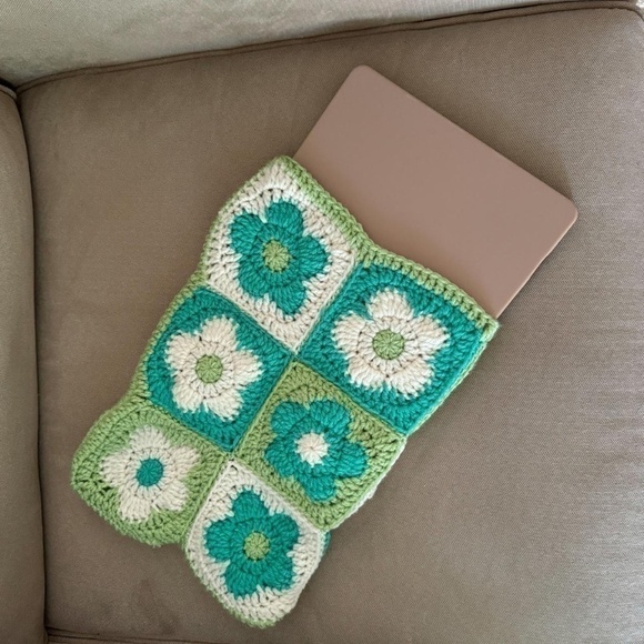 Flower Crochet Computer Laptop Sleeve Case - Picture 7 of 7